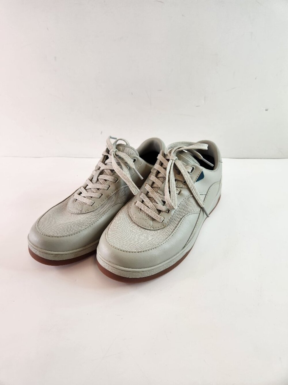 Vessi Mens Courtyard Classic Sneaker Size 9 Off White